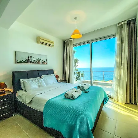 Blue Horizon With Seaviews And Private Heated Pool *